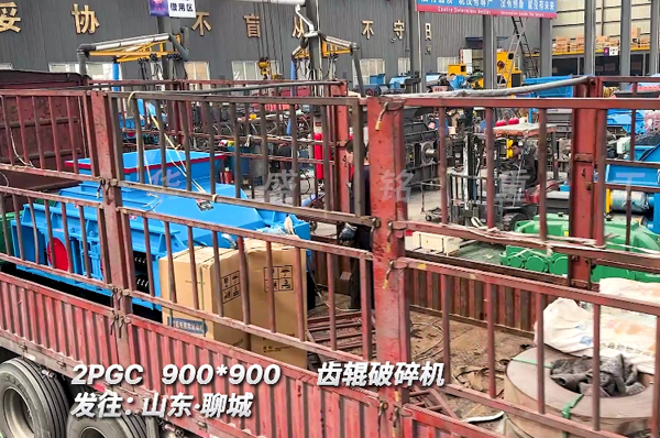 900x900硅锰合金齿辊破碎机发山东