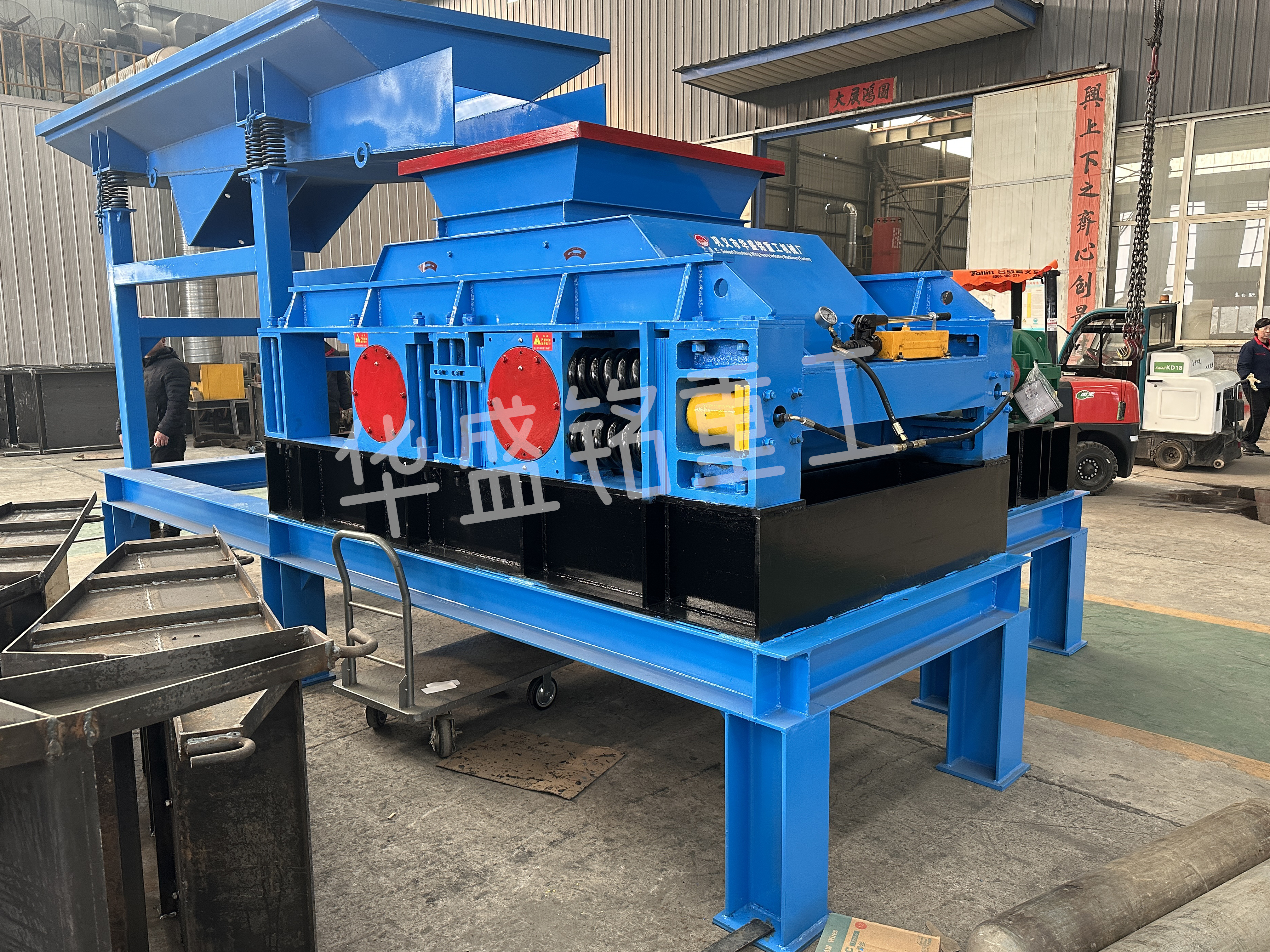 沥青再生料破碎筛分机,再生料破碎机厂家报价,沥青再生料破碎生产线全套设备