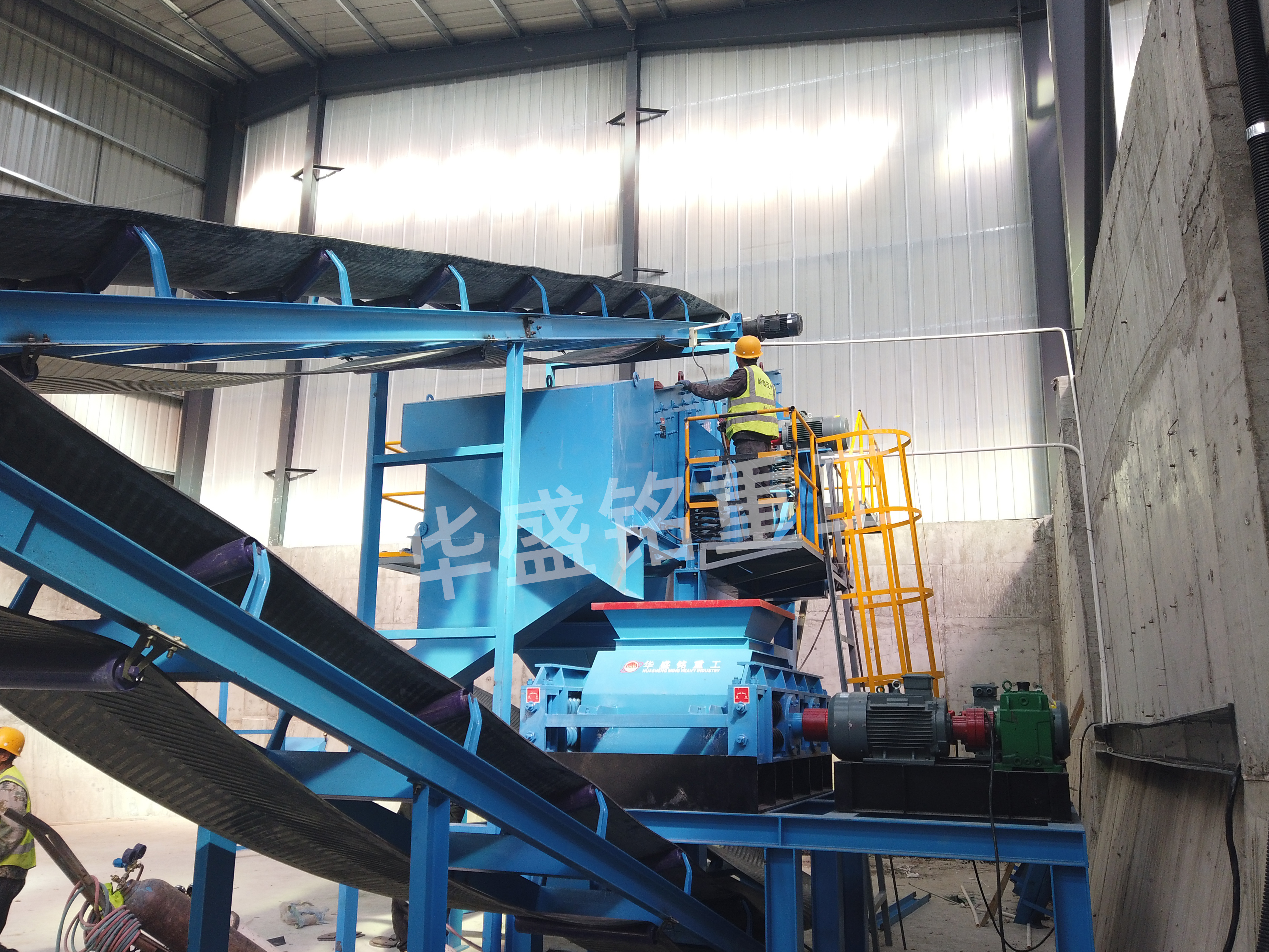 废旧沥青路面筛分破碎一体机,沥青路面破碎机,沥青废料回收设备,再生料专用破碎机 