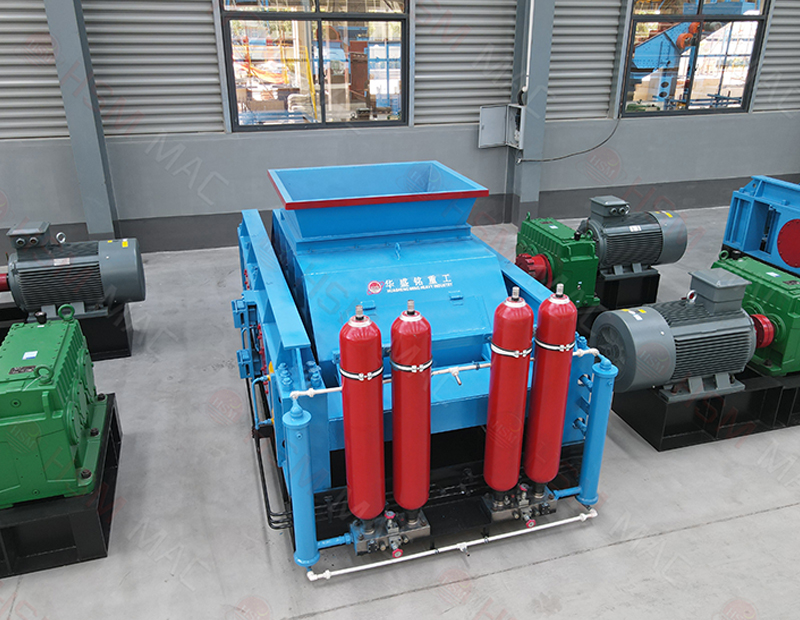 石灰岩破碎机，石灰岩制砂机，大型液压对辊制砂机价格，对辊制砂机型号